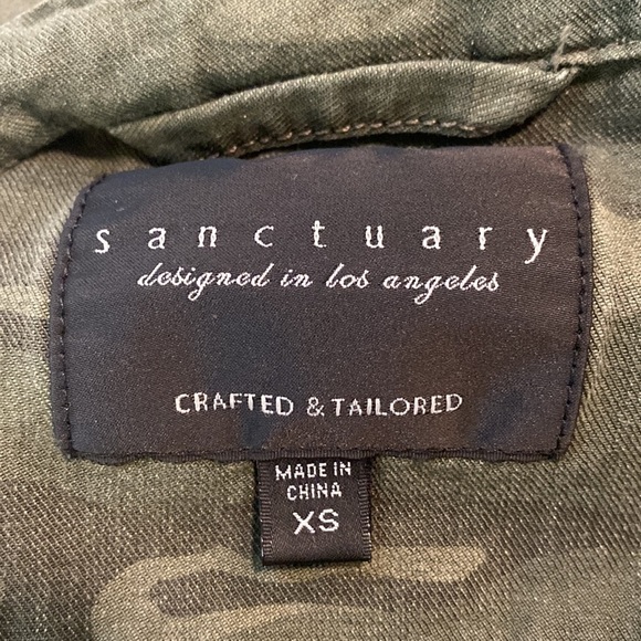 Sanctuary Camouflage Lightweight Jacket Size XS w/ Distressed Bottom in EUC - Picture 7 of 7